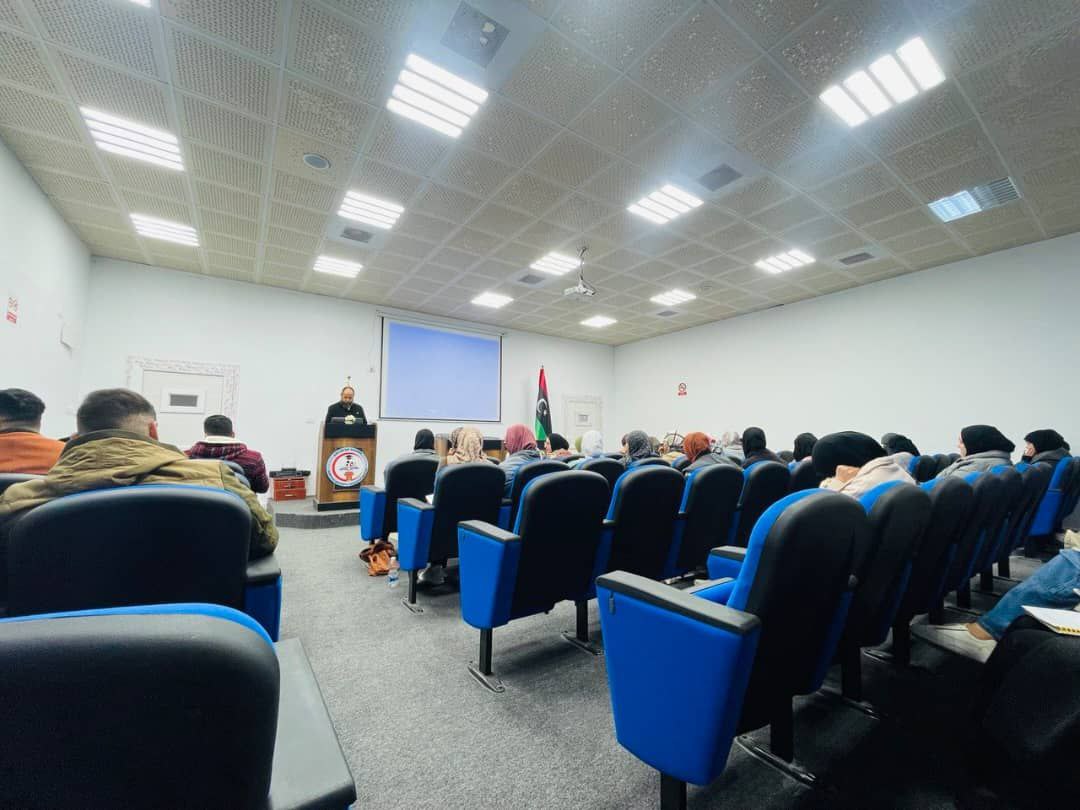 متابعة عدسة المكتب الإعلامي لسير العملية التعليمية  بالمرحلة السريرية داخل الكلية
