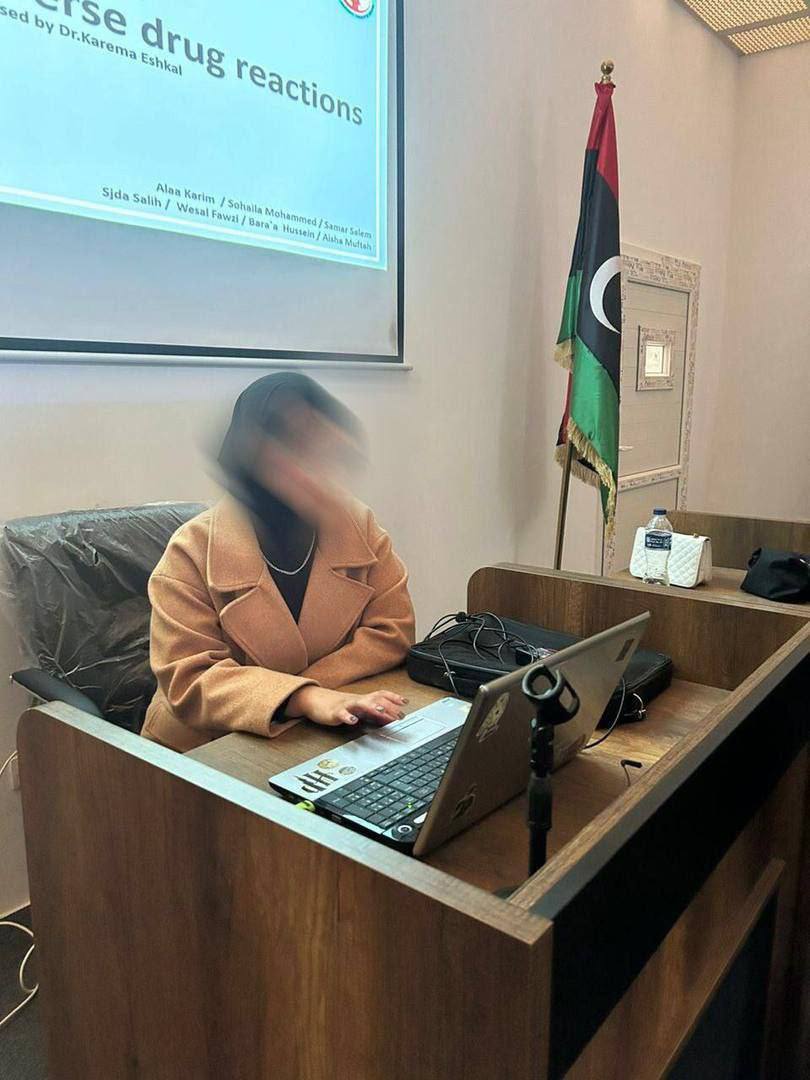 نشاطات قسم علم الأدوية لتقديم عروض علمية تقديمية(presentations) لطلاب الدفعة الرابعة بالكلية